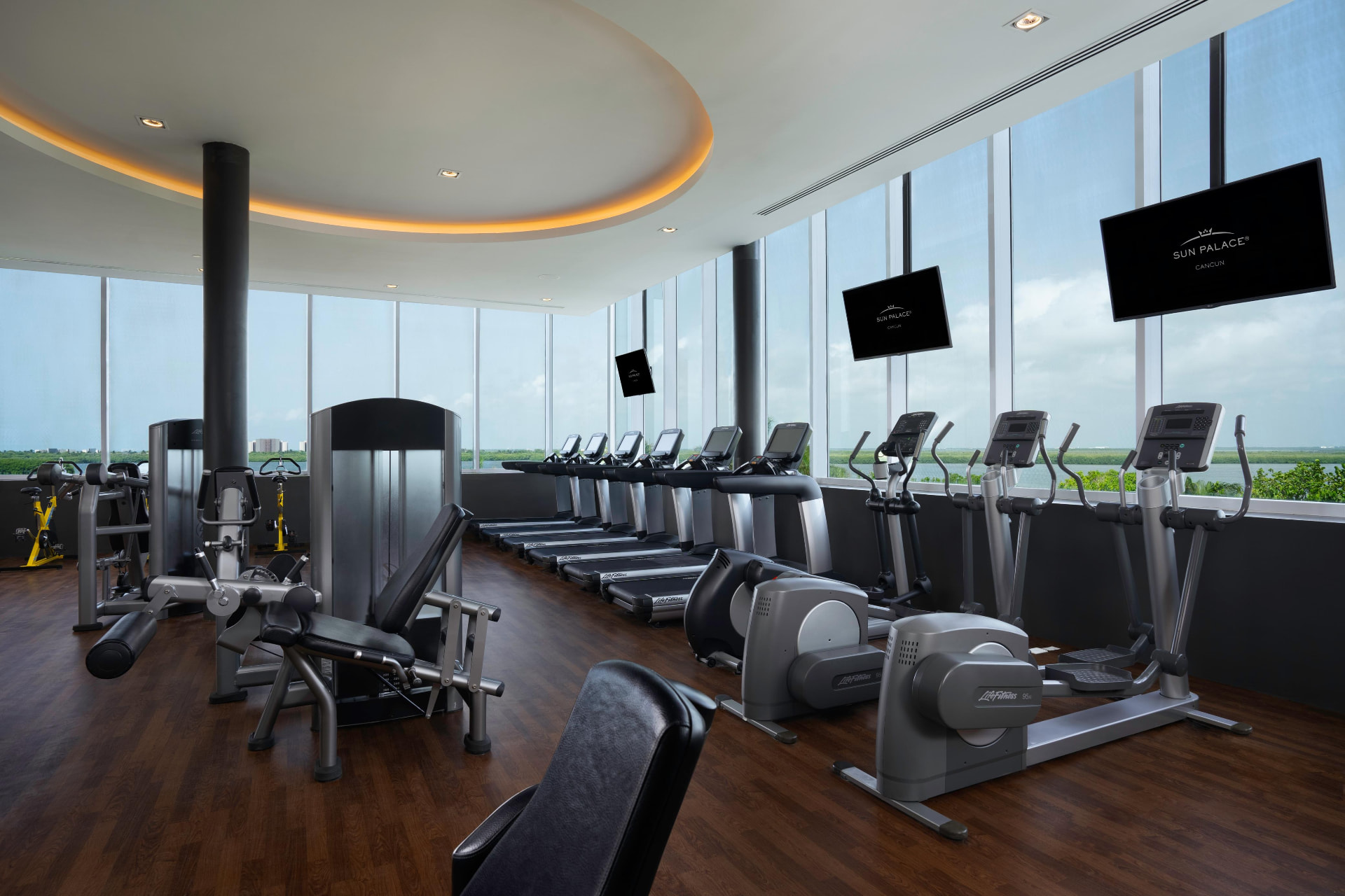 GYM ARCHITECTURE — LIGHT PAINTING
