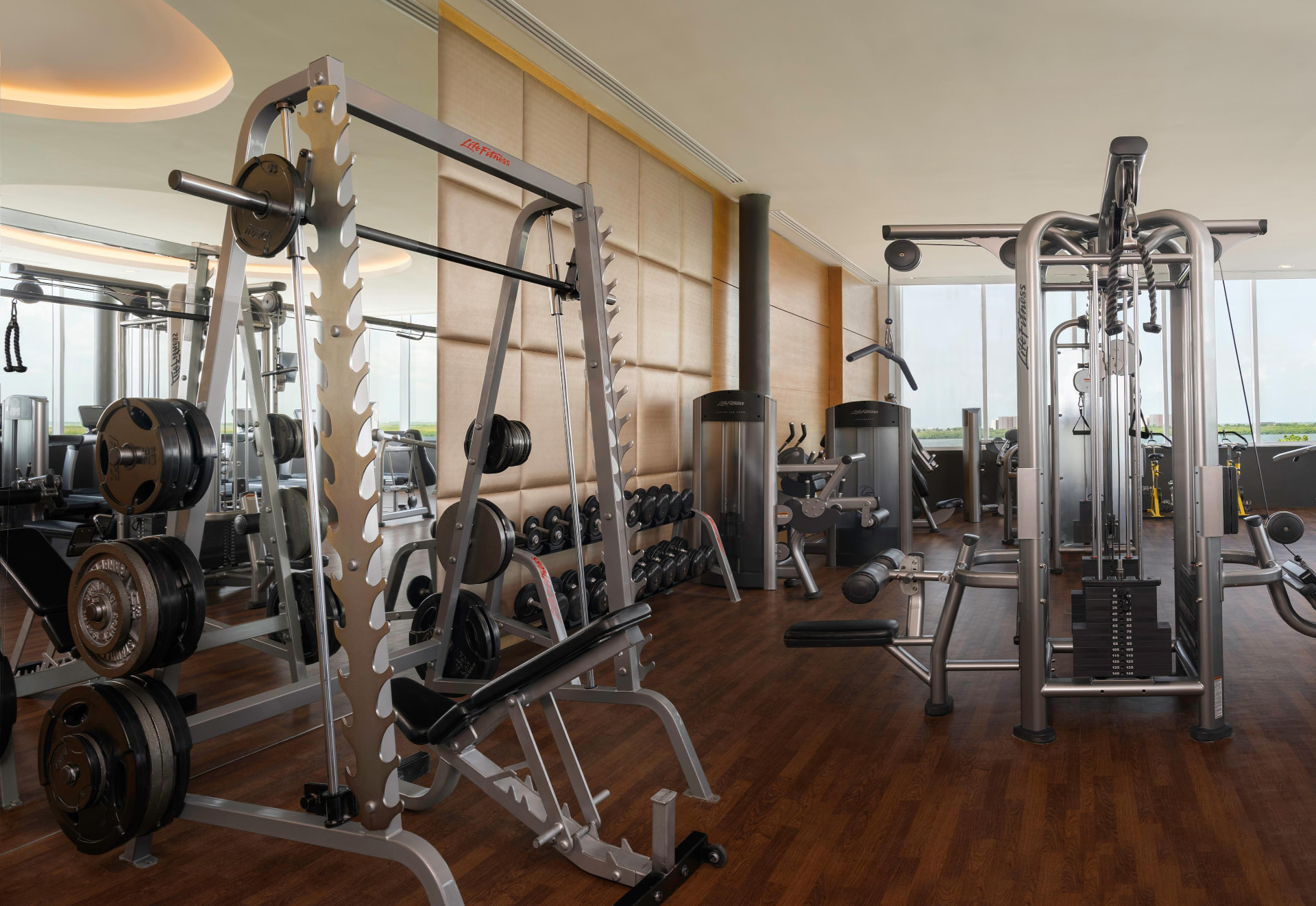 GYM ARQUITECTURE
 — LIGHT PAINTING
